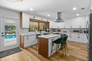 House | 5 bedrooms - What s So Addictive About This Green House (West Palm Beach)