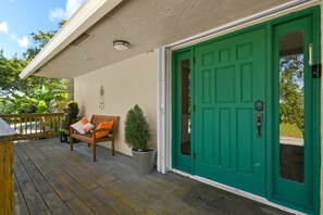 House | 5 bedrooms - What s So Addictive About This Green House (West Palm Beach)