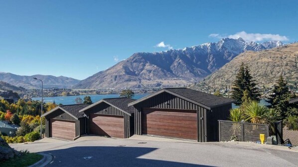 المنشأة من الخارج