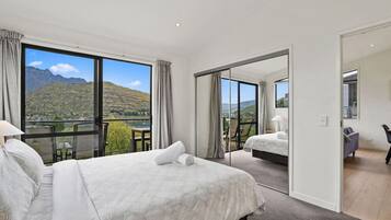 4 bedrooms, iron/ironing board, free WiFi, bed sheets