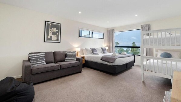 4 bedrooms, iron/ironing board, free WiFi, bed sheets