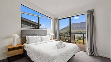 4 bedrooms, iron/ironing board, free WiFi, bed sheets