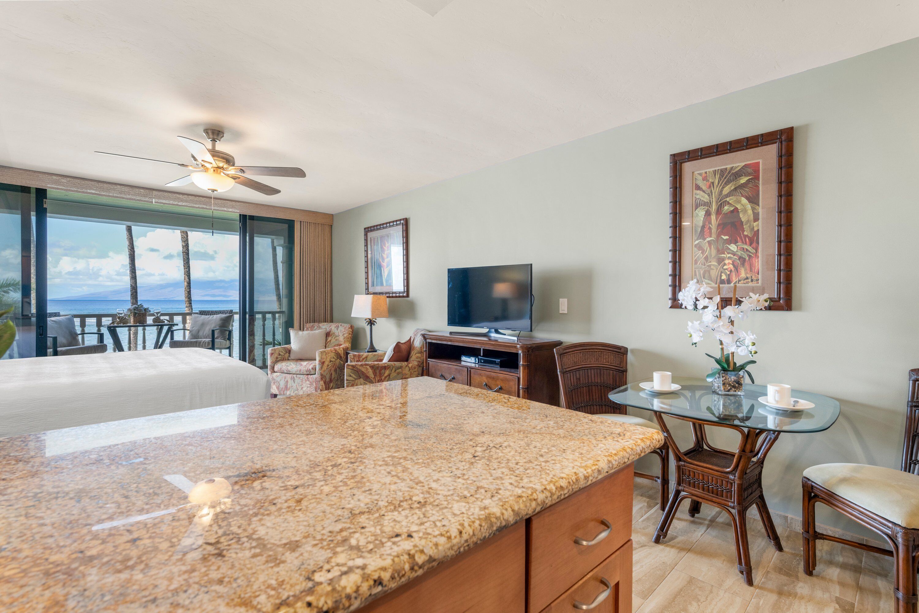 Relaxing Oceanfront Studio At Lahaina Shores - Lahaina, HI