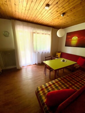 Interior - Apartment '5' with Shared Terrace, Balcony and Wi-Fi (Dachsberg (Südschwarzwald))