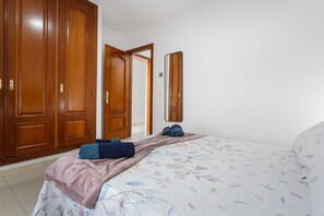 2 bedrooms, iron/ironing board, WiFi, bed sheets