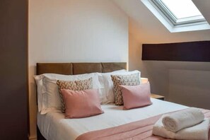 3 chambres, fer et planche à repasser, Wi-Fi gratuit, draps fournis