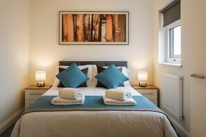 2 bedrooms, iron/ironing board, free WiFi, bed sheets - The Nivora Suite (Newsome)