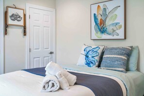 4 bedrooms, desk, iron/ironing board, travel cot