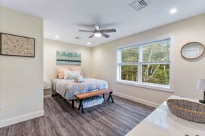 4 Schlafzimmer, Schreibtisch, Bügeleisen/Bügelbrett, Reisekinderbett