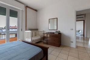 2 bedrooms, bed sheets