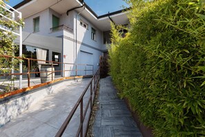 Property grounds - Apartment 'Gardavoyager' with Lake View, Balcony and Air Conditioning (Peschiera del Garda)