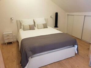 3 chambres, fer et planche à repasser, Wi-Fi, draps fournis