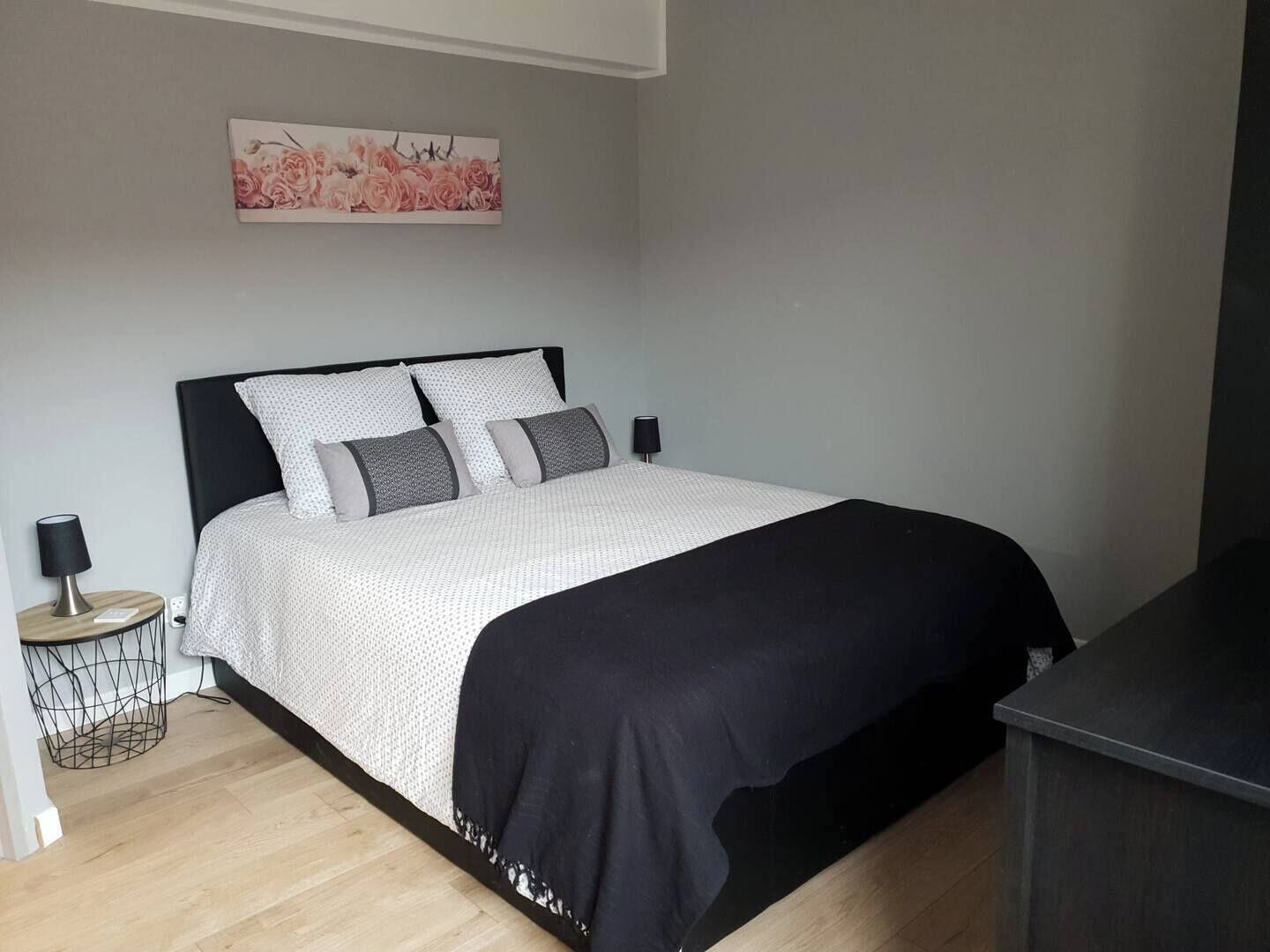 3 chambres, fer et planche à repasser, Wi-Fi, draps fournis