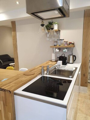 Micro-ondas, fogão, cooktop, lava-louças