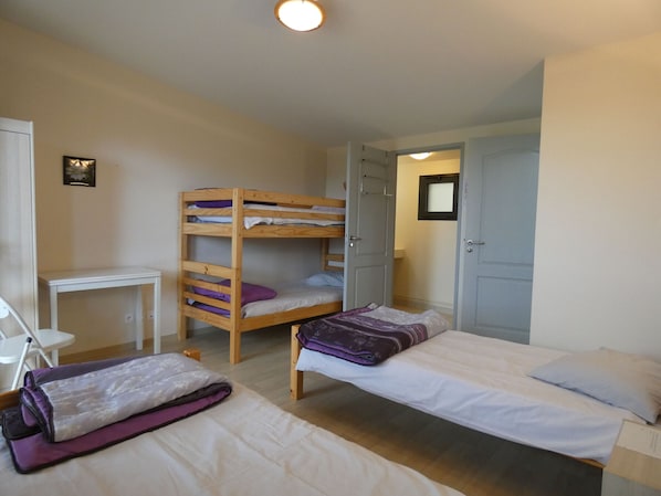 7 bedrooms, free WiFi, bed sheets