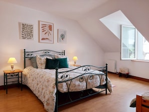3 bedrooms, free WiFi, bed sheets