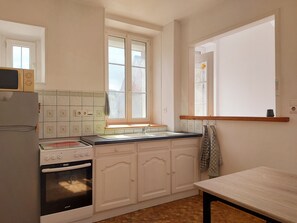 Fridge, microwave, oven