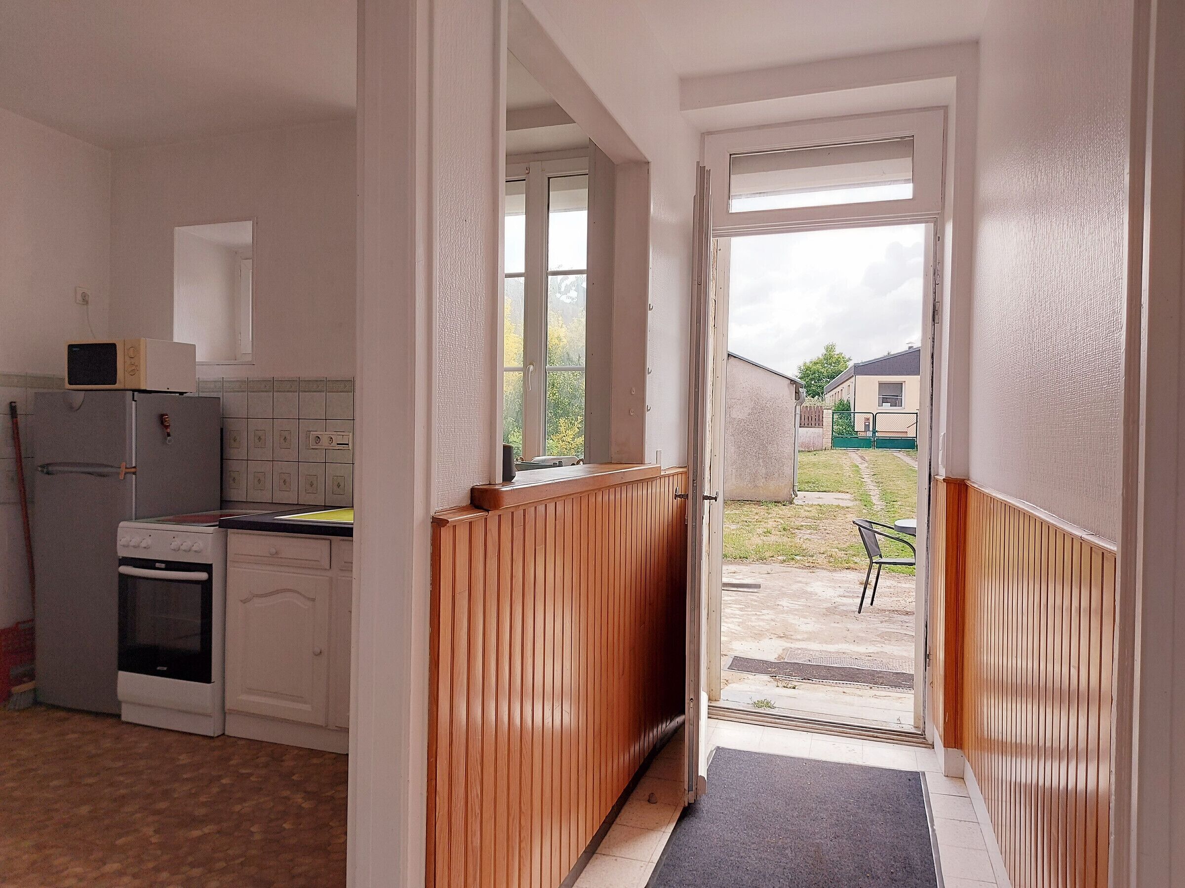 Fridge, microwave, oven
