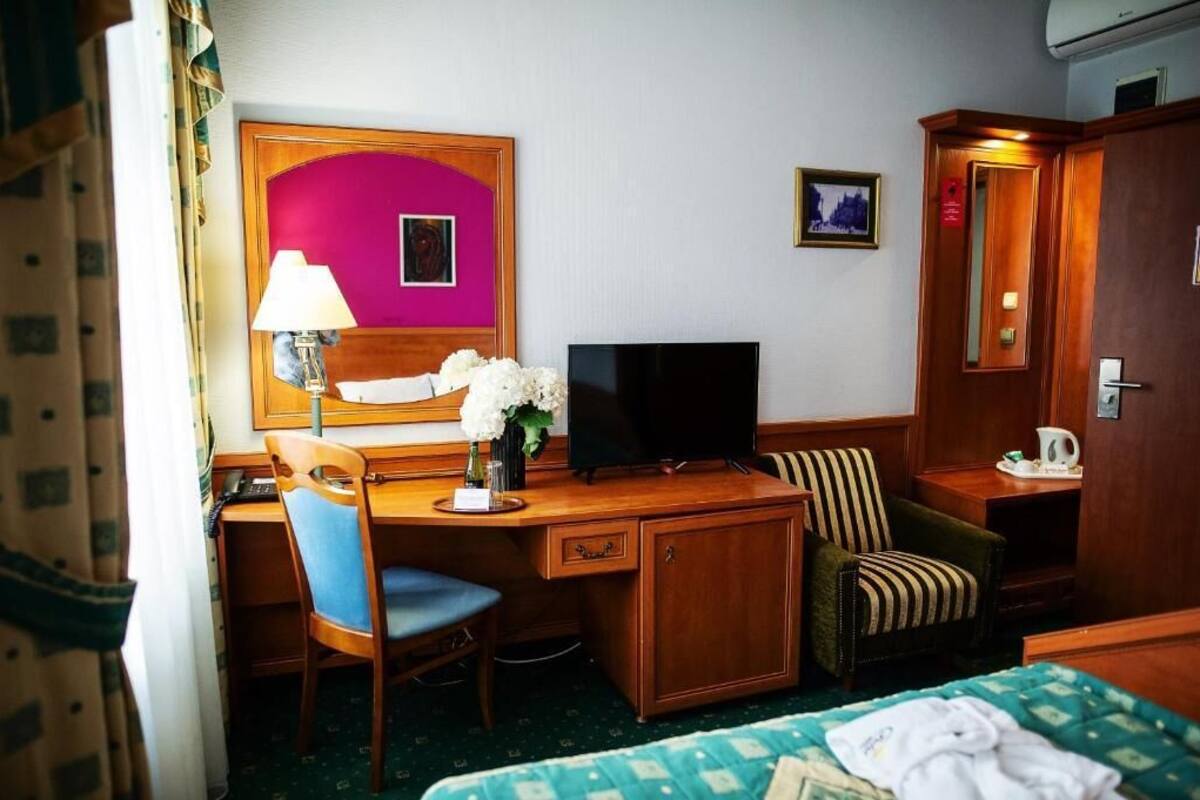 Single Room | Iron/ironing board, free WiFi