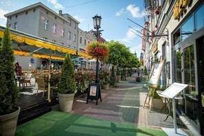 Outdoor dining - Hotel Pietrak (Gniezno)
