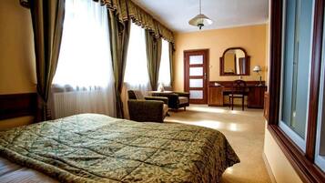 Luxury Apartment | Iron/ironing board, free WiFi