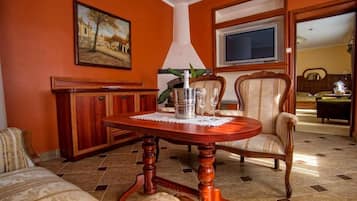 Luxury Apartment | Dining