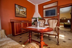 Luxury Apartment | Dining - Hotel Pietrak (Gniezno)