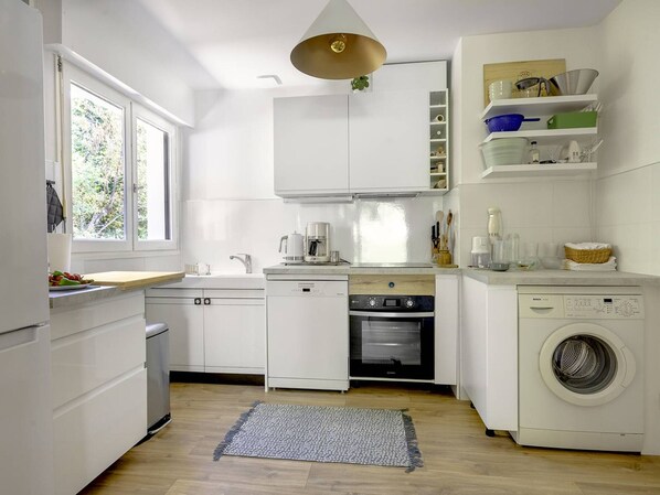 Oven, dishwasher, coffee/tea maker