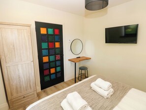 3 bedrooms, individually decorated, individually furnished, free WiFi - Just A Cottage (Tenby)