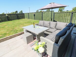 Outdoor dining - Just A Cottage (Tenby)
