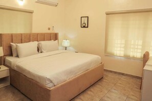 2 bedrooms, WiFi - Serene 2-bedroom apartment with AC in Lagos (Lagos)