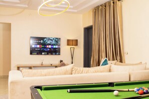 Living area - Serene 2-bedroom apartment with AC in Lagos (Lagos)