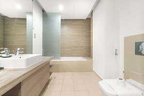 Classic Apartment | Bathroom | Hair dryer, soap, shampoo, toilet paper - Silkhaus Shamal Residences 2 (Dubai)