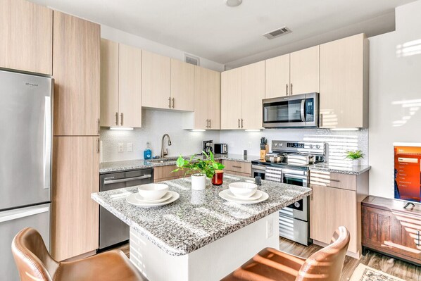 Fridge, microwave, oven, stovetop - The Breezy Chic Spot | Modern Comfort Near TCU (Fort Worth)