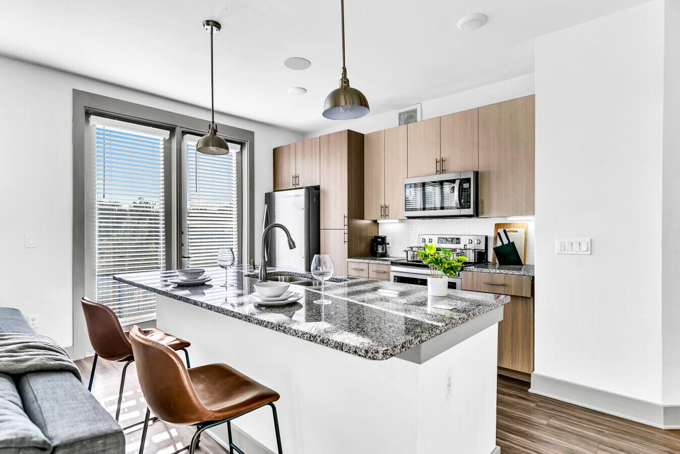 Kjøleskap, mikrobølgeovn, ovn og kokeplater