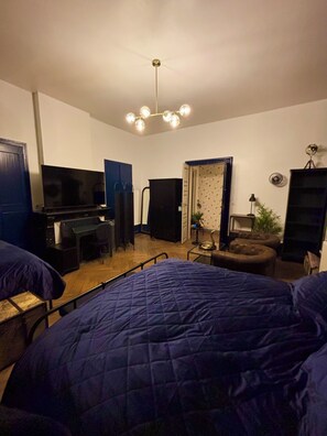 1 Schlafzimmer, Schreibtisch, Bügeleisen/Bügelbrett, Reisekinderbett