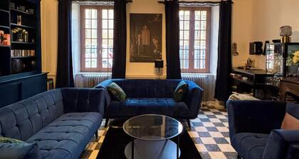 3-person gîte in the heart of the medieval town - Terrace, barbecue, jacuzzi