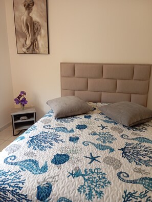 Iron/ironing board, WiFi, bed sheets
