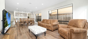 Happy Cozy Convenient 4BR, Breezy, Near Mall, Park