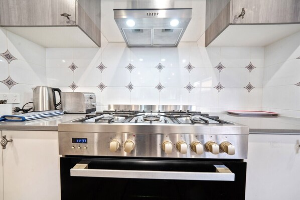 Fridge, microwave, oven, stovetop