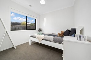 4 bedrooms, desk, iron/ironing board, WiFi