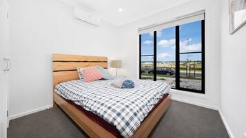 4 Schlafzimmer, Schreibtisch, WLAN