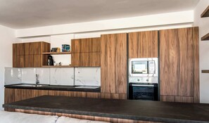 Kühlschrank, Mikrowelle, Ofen, Herdplatte