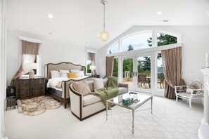 TV, peis og kontorer