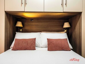 2 bedrooms, iron/ironing board, travel cot, WiFi