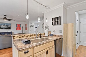 Interior - Cozy Heber getaway, pet ok, sleeps 9, BBQ, firepit (Heber City)