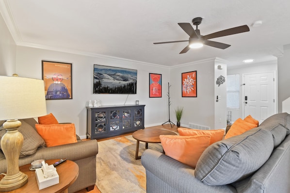 Smart TV - Cozy Heber getaway, pet ok, sleeps 9, BBQ, firepit (Heber City)
