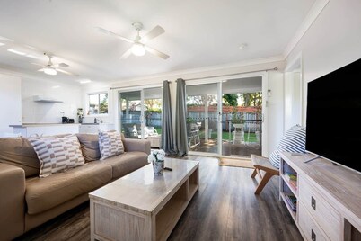 Magnolia Cottage - 2bdrm walk to CBD private quiet