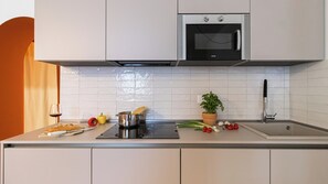 อพาร์ทเมนท์ (1 Bedroom) | ครัวส่วนตัว | ไมโครเวฟ, เค��รื่องชงกาแฟเอสเปรสโซ, กาต้มน้ำไฟฟ้า