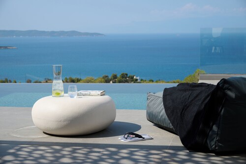 Serene Escape | Elegant Villa with Pool & Hammam